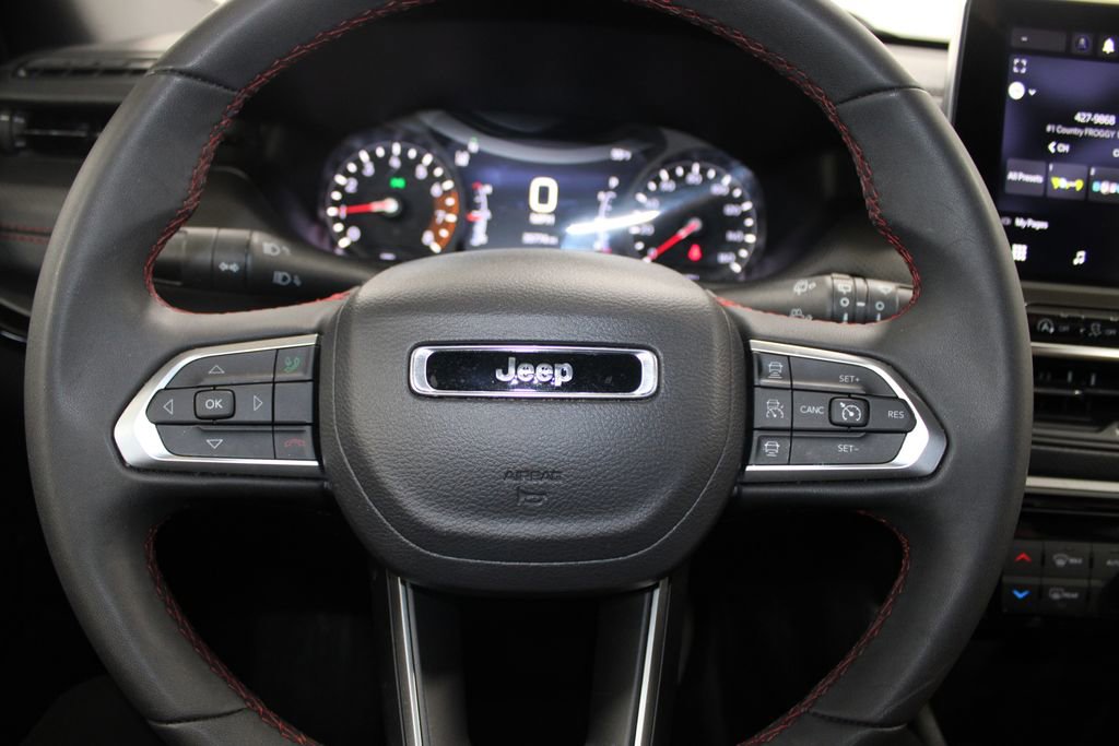 Used 2025 Jeep Compass Trailhawk image 32