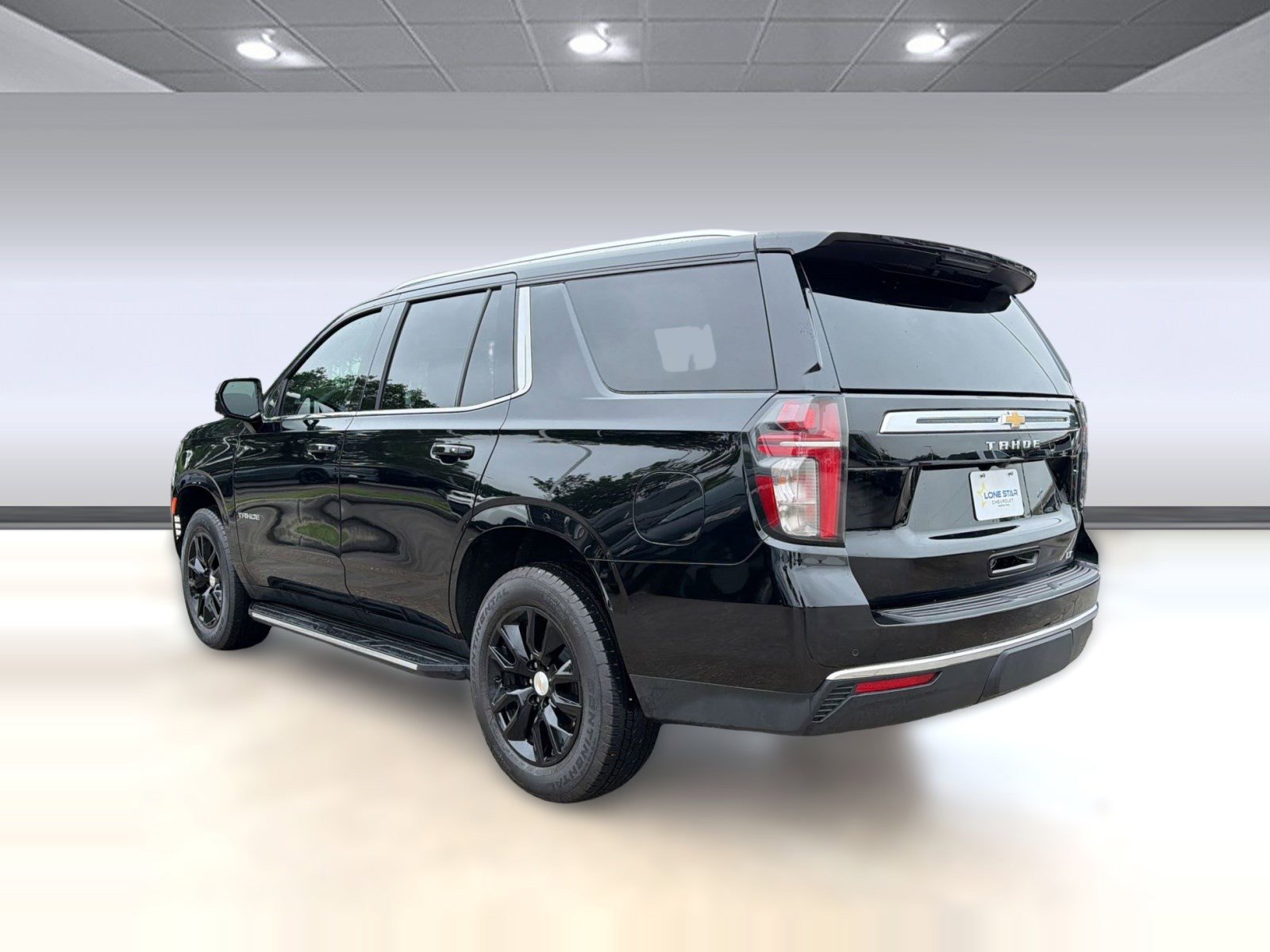Used 2024 Chevrolet Tahoe LT w/ Luxury Package RWD image 3