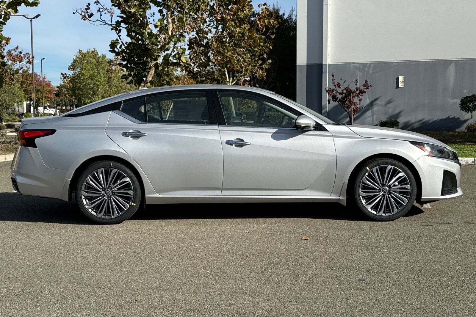 New 2025 Nissan Altima 2.5 SL image 3