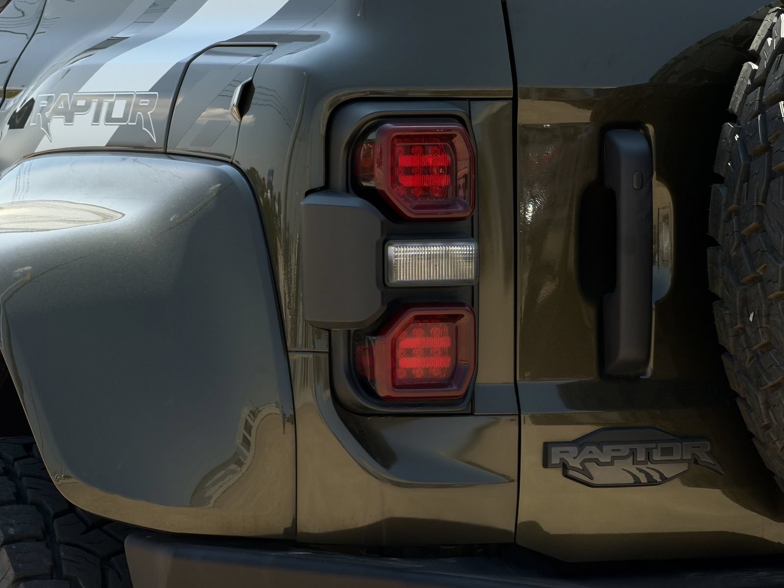 Certified 2024 Ford Bronco Raptor w/ Interior Carbon Fiber Pack 6 AWD/4WD image 11