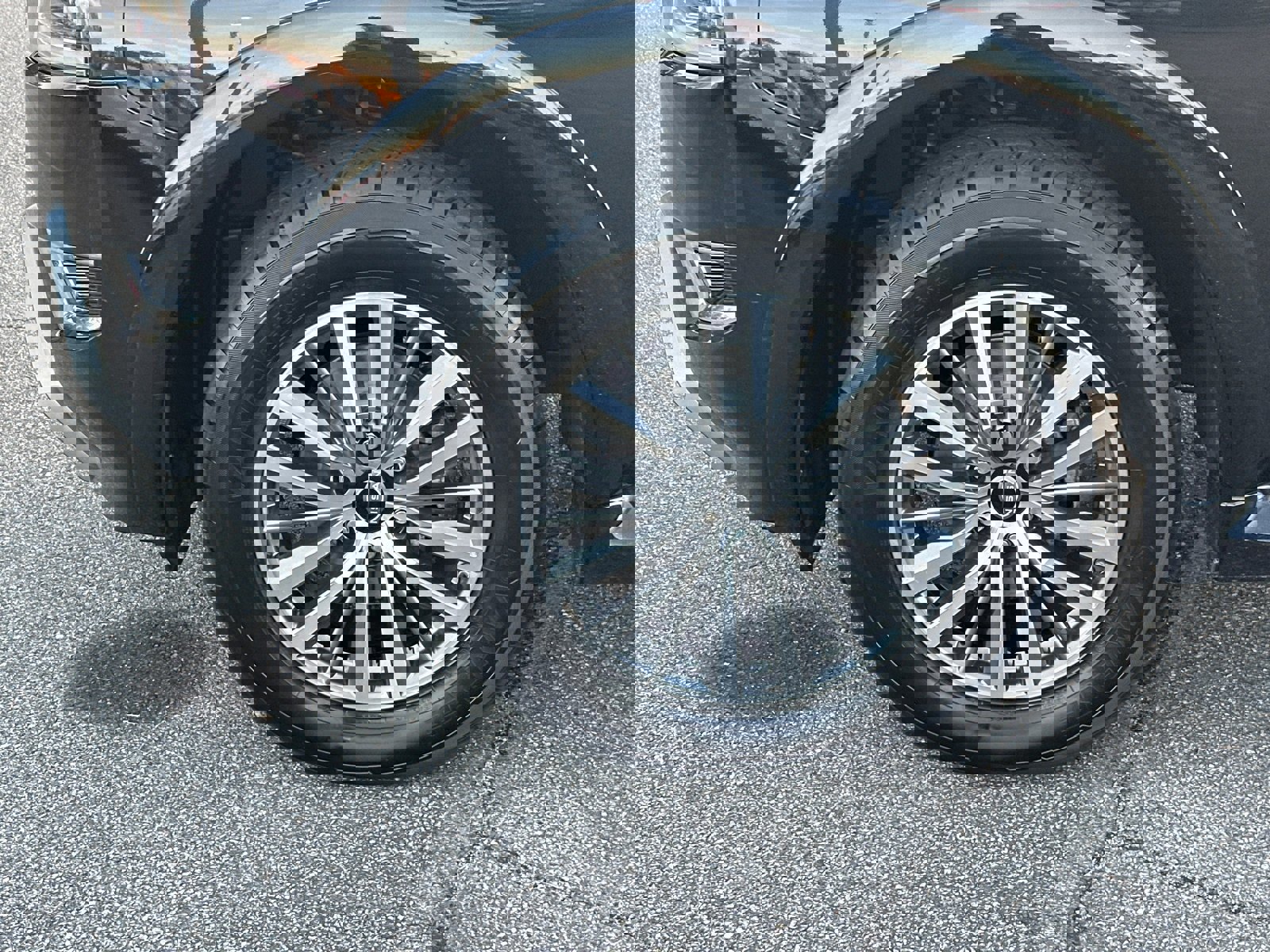 Used 2023 Nissan Armada SL w/ Captain's Chairs Package image 11