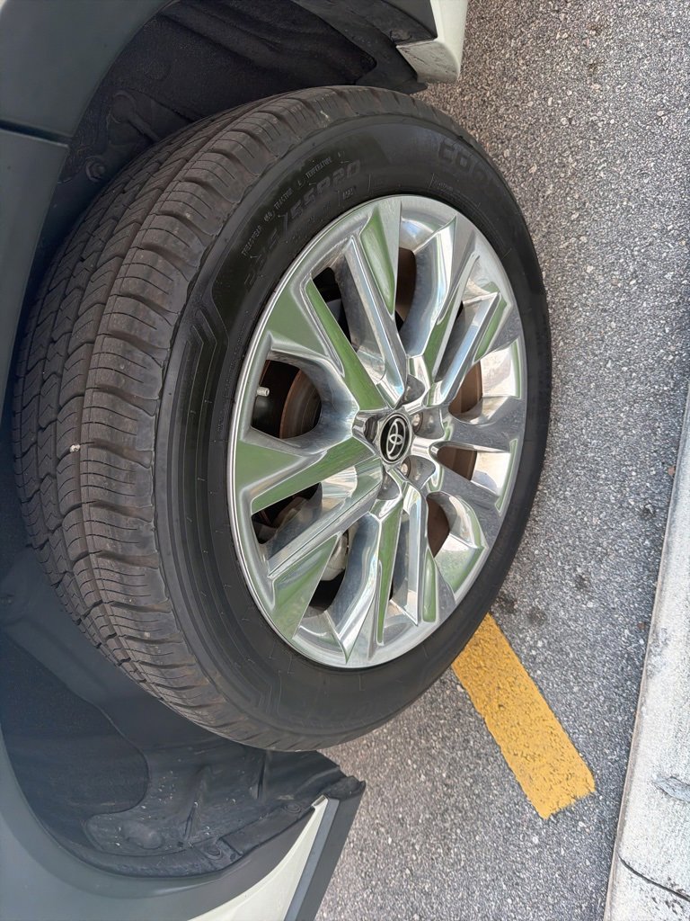 Used 2023 Toyota Highlander L image 6