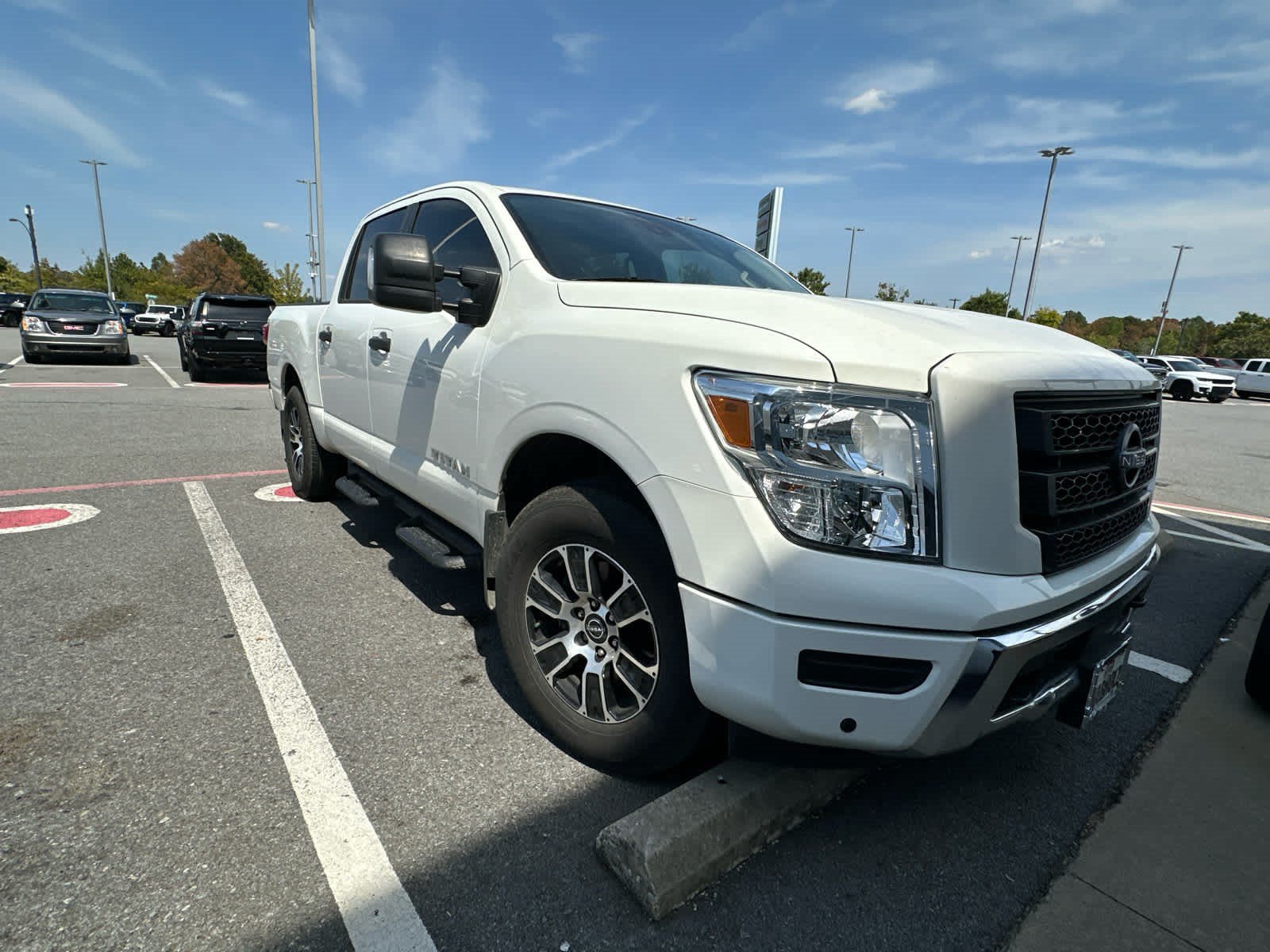 Used 2024 Nissan Titan SV w/ SV Convenience Package AWD/4WD image 4