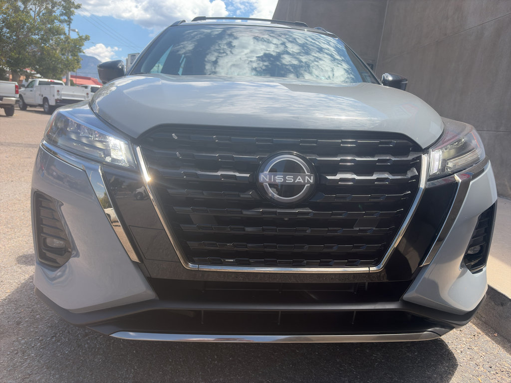 Used 2023 Nissan Kicks SR w/ SR Premium Package FWD image 9