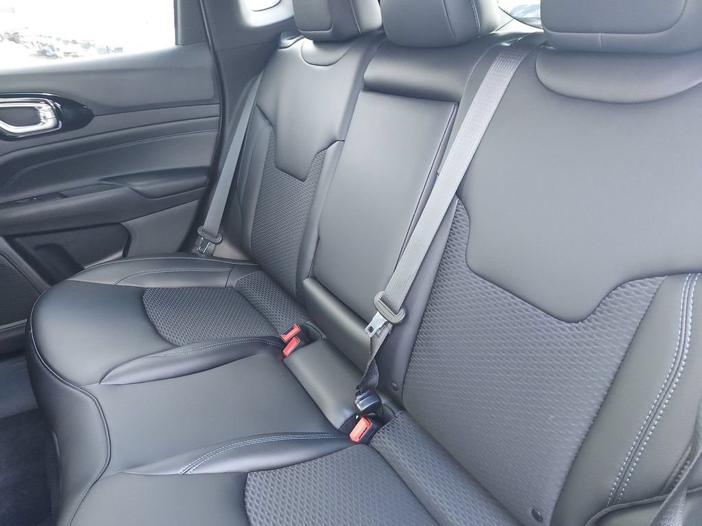 New 2026 Jeep Compass Latitude AWD/4WD image 25