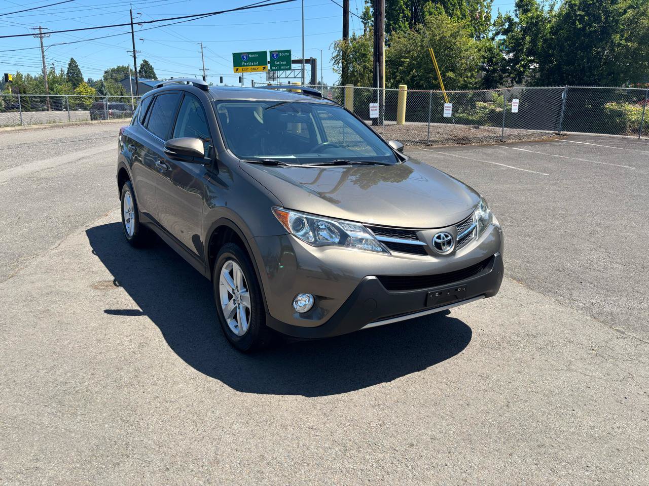 Used 2014 Toyota RAV4 XLE AWD/4WD image 2