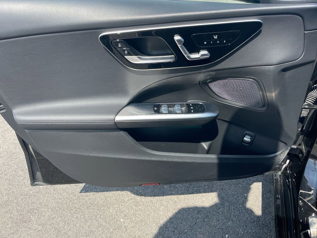 Used 2025 Mercedes-Benz C 300 Sedan image 25