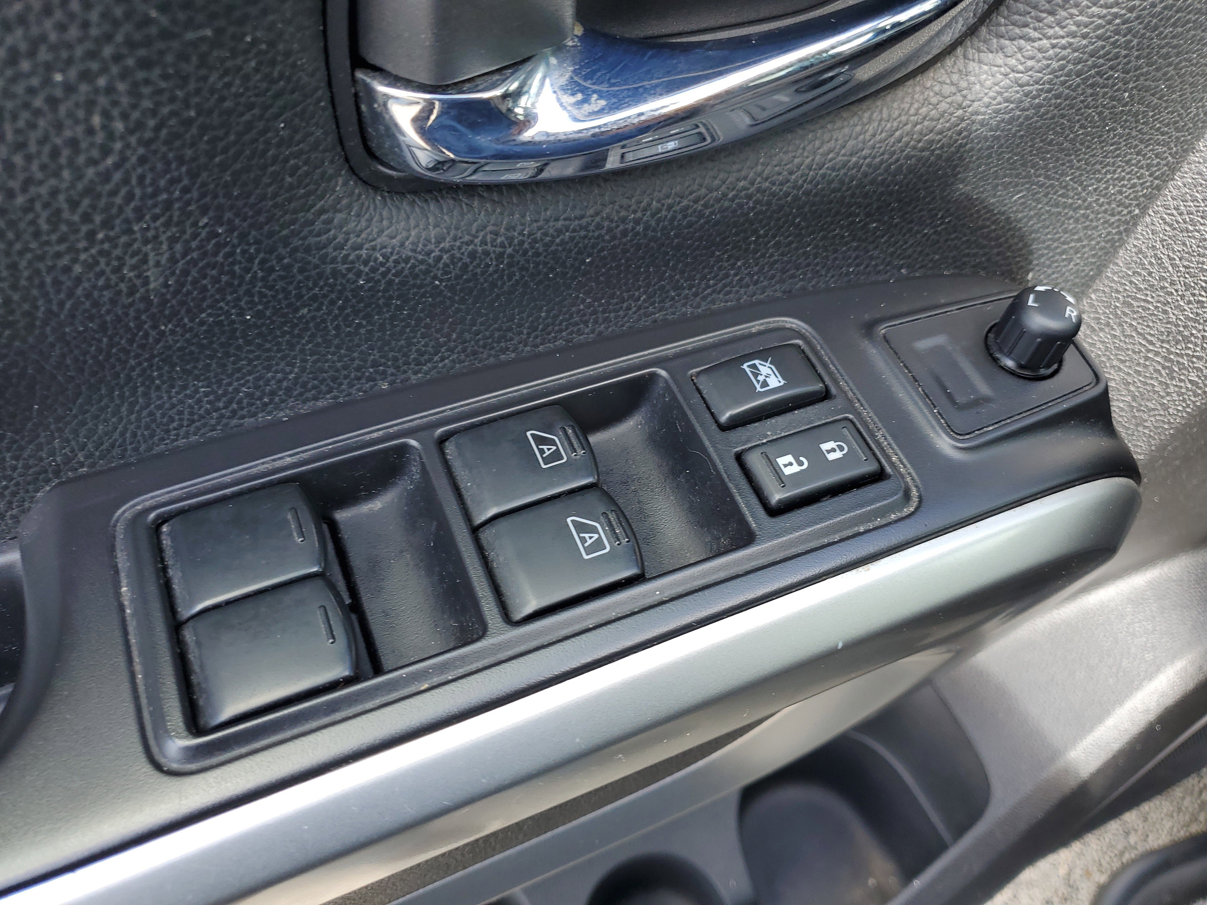 Used 2021 Nissan Titan SV w/ SV Convenience Package RWD image 16