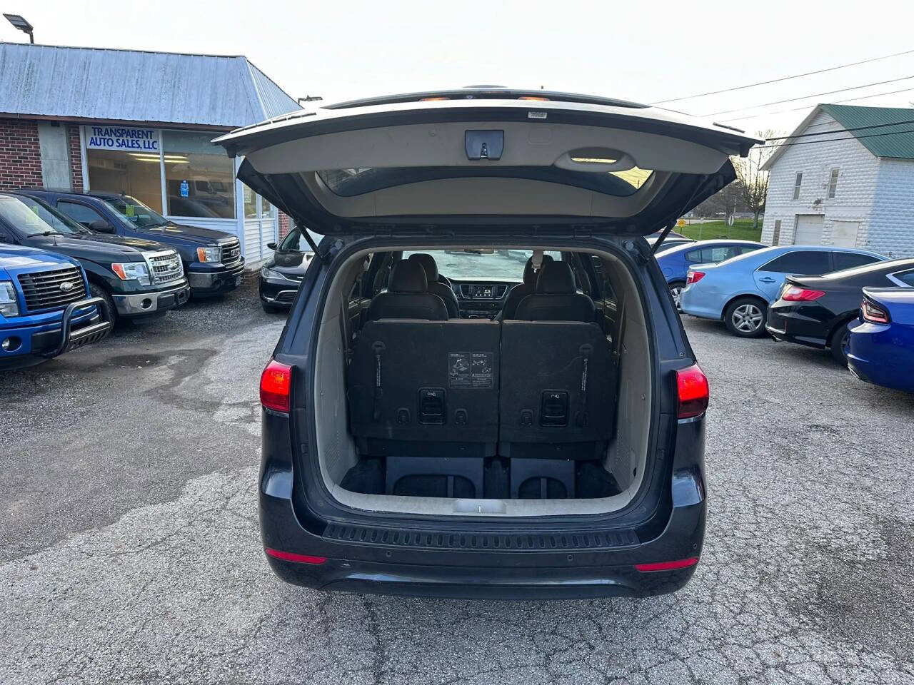 Used 2017 Kia Sedona LX w/ LX Essentials Premium Package image 17