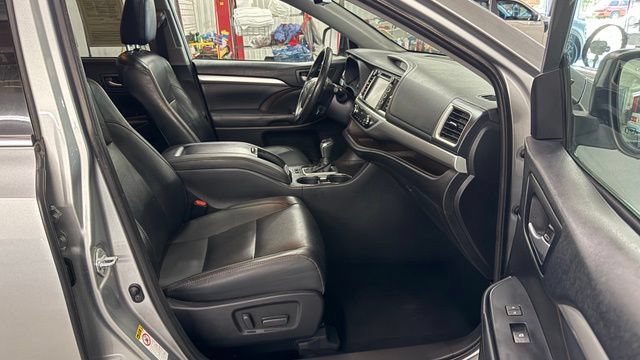Used 2019 Toyota Highlander XLE FWD image 20