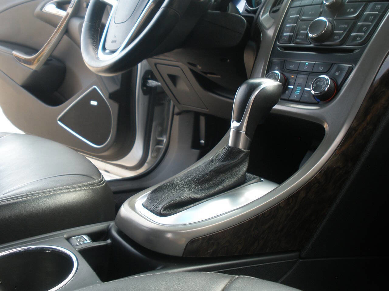 Used 2012 Buick Verano Leather FWD image 24