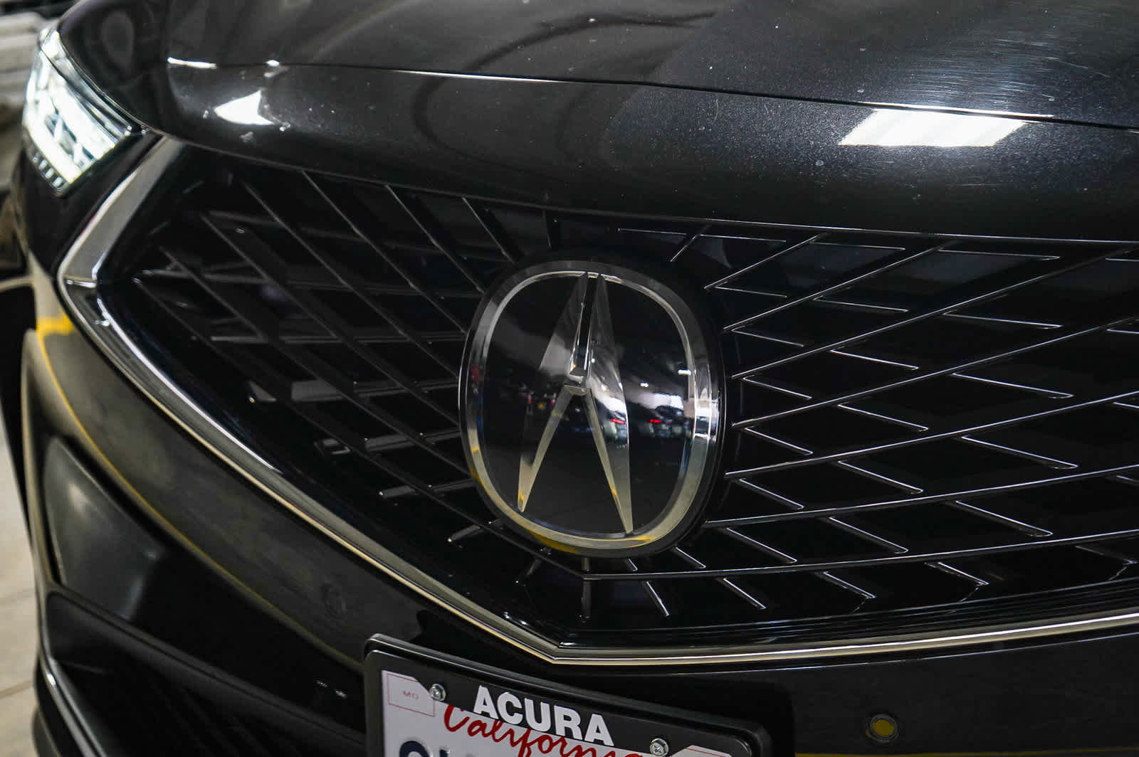 Used 2025 Acura MDX SH-AWD w/ Technology Package image 5