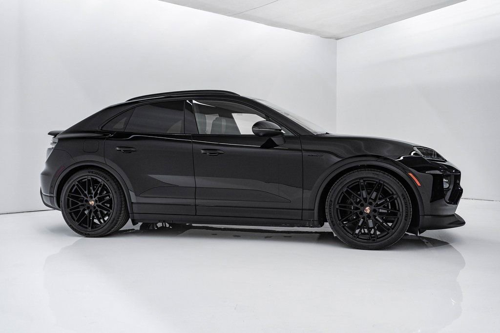 New 2026 Porsche Macan 4 Electric image 9