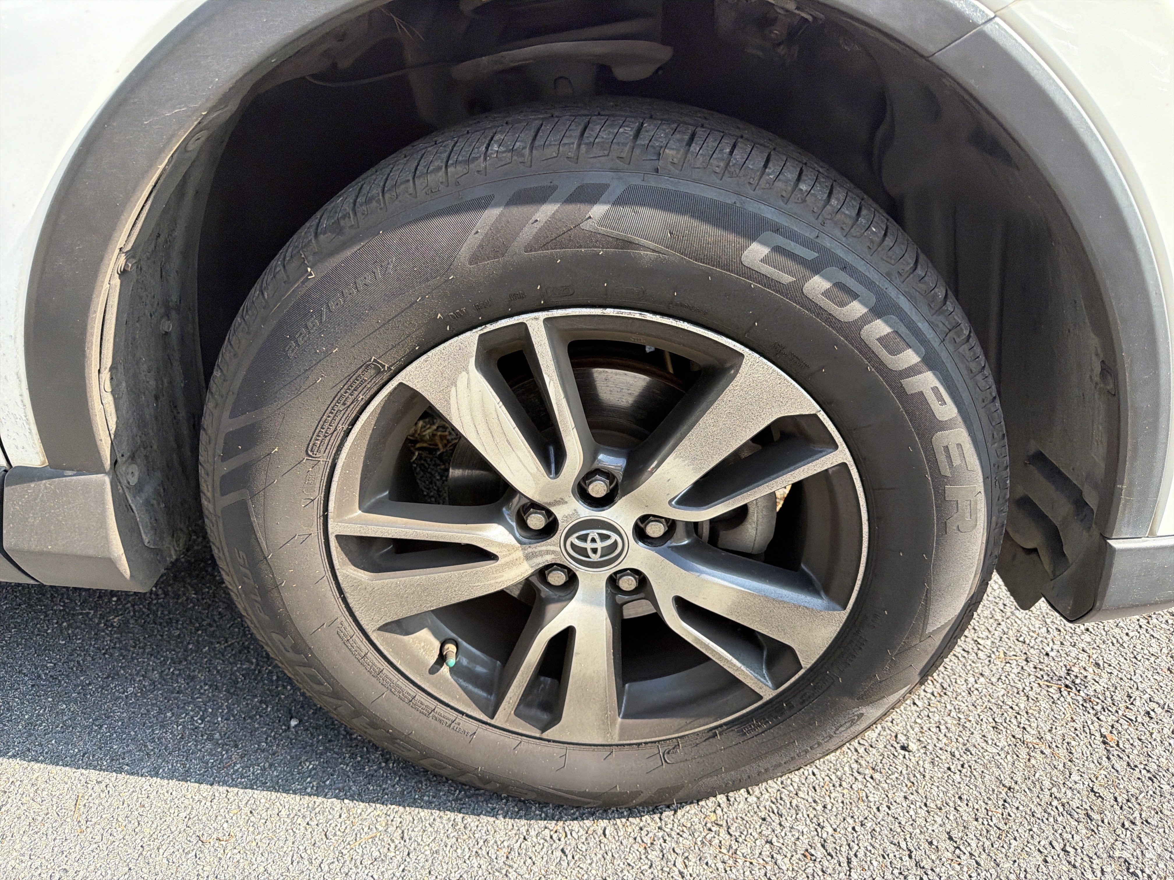 Used 2016 Toyota RAV4 XLE FWD image 9