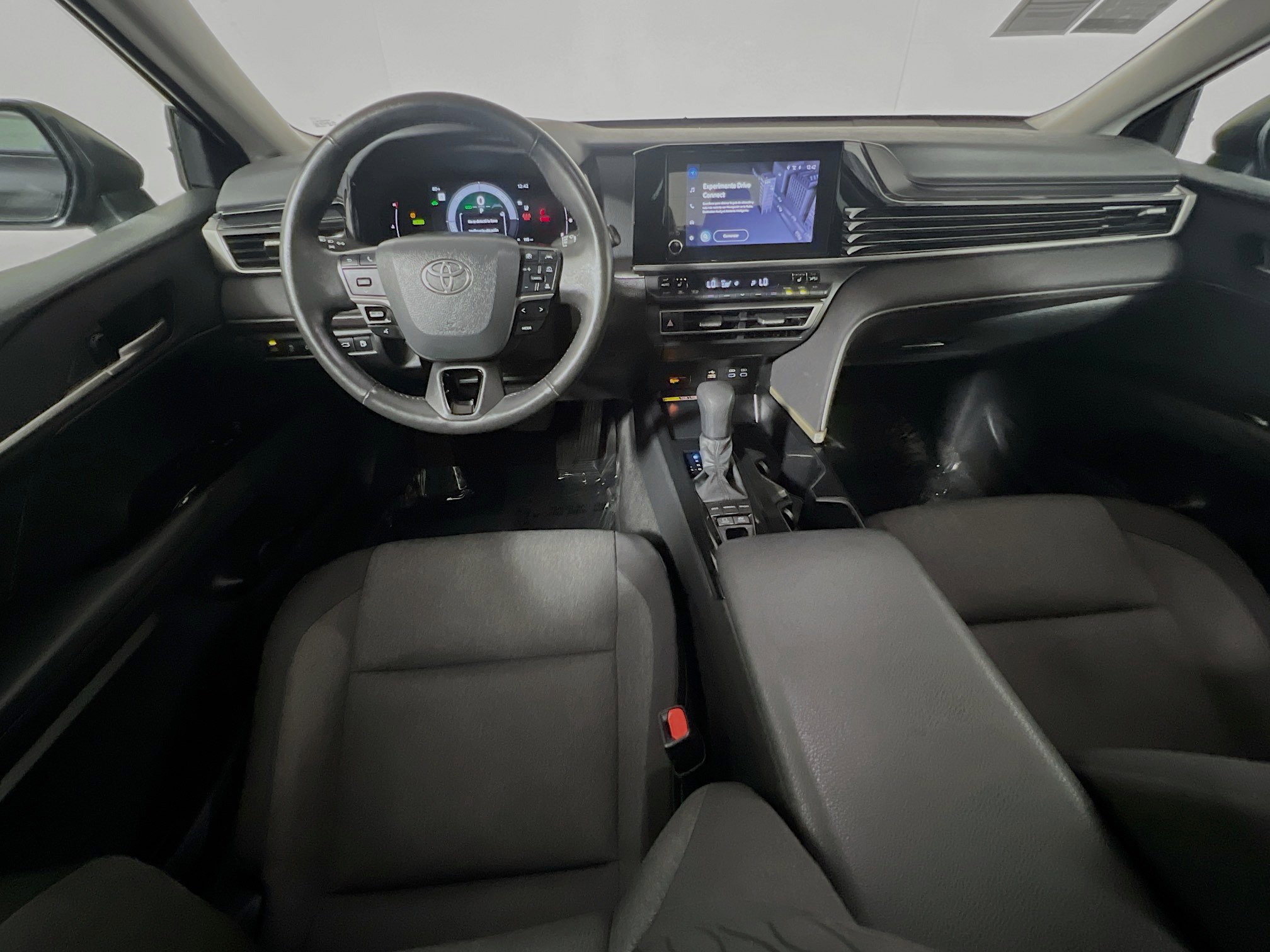 Used 2025 Toyota Camry LE w/ Convenience Package image 30