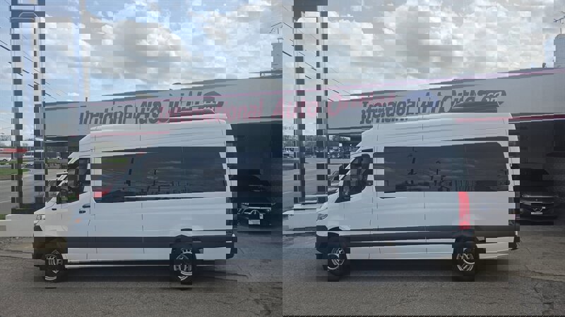 Used 2025 Mercedes-Benz Sprinter 2500 image 1