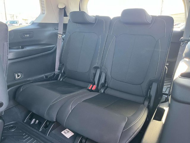Used 2023 Jeep Grand Cherokee L Laredo w/ Luxury Tech Group I AWD/4WD image 16