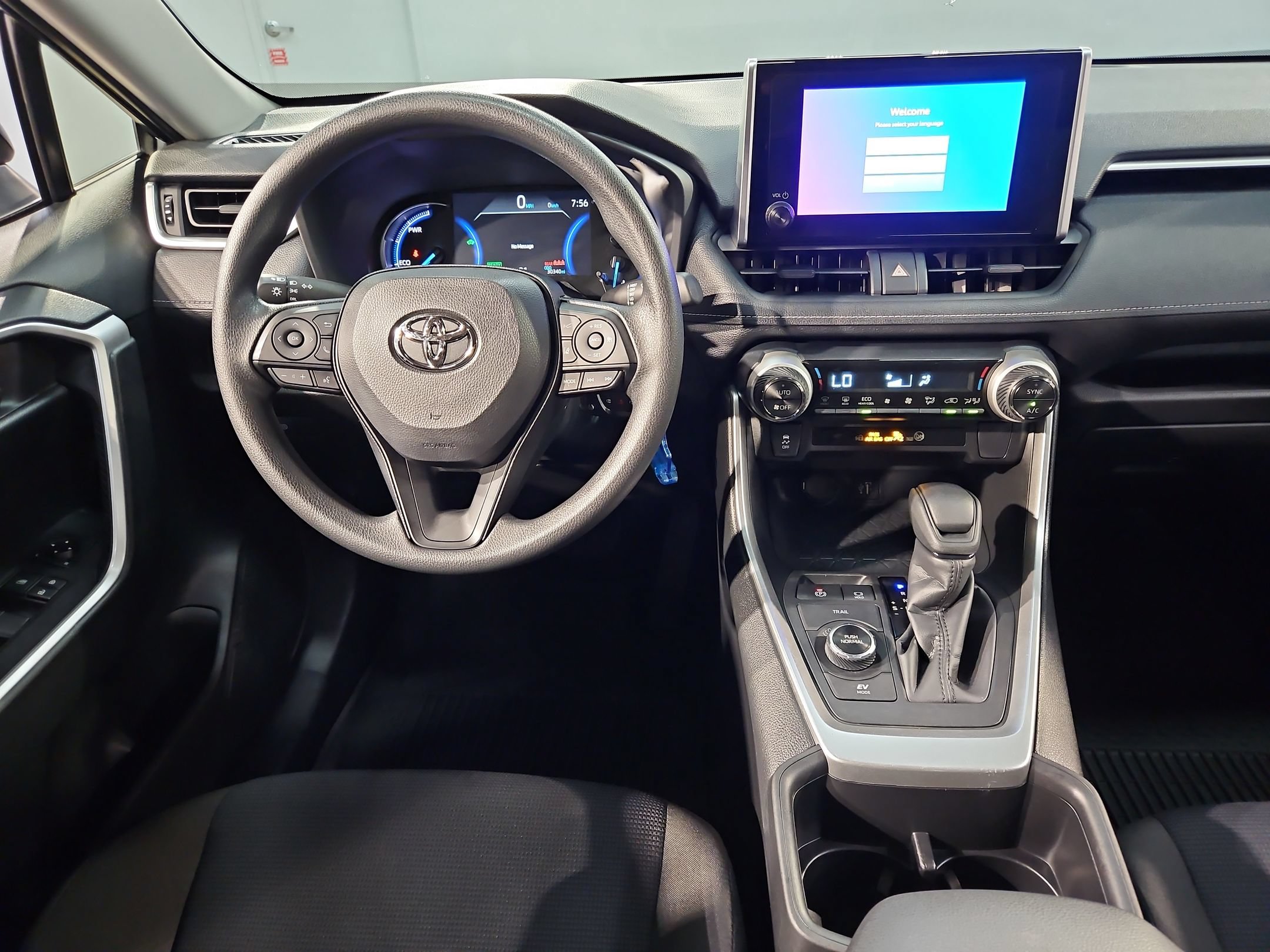 Certified 2025 Toyota RAV4 LE AWD/4WD image 9