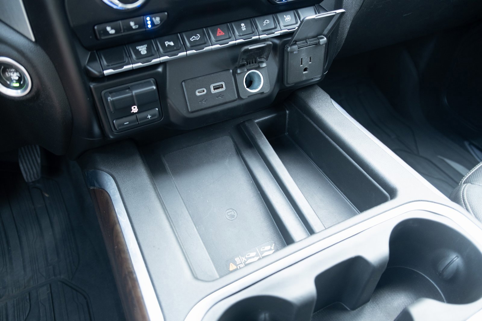 Used 2023 GMC Sierra 3500 SLT w/ SLT Preferred Package image 5