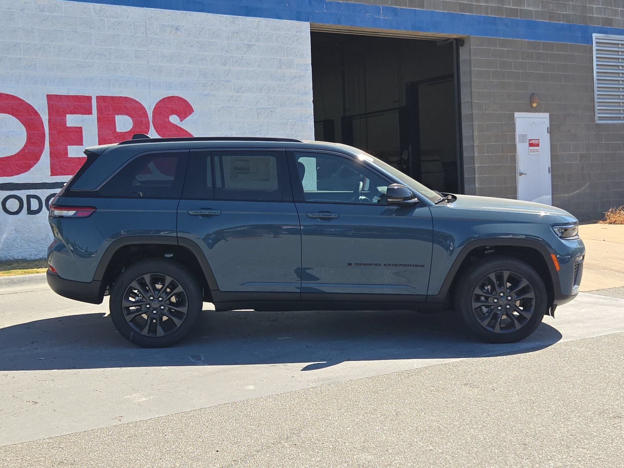New 2027 Jeep Grand Cherokee Limited AWD/4WD image 8