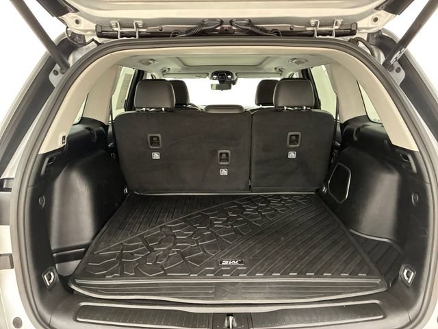 Used 2023 Jeep Grand Cherokee Limited w/ Luxury Tech Group II AWD/4WD image 17