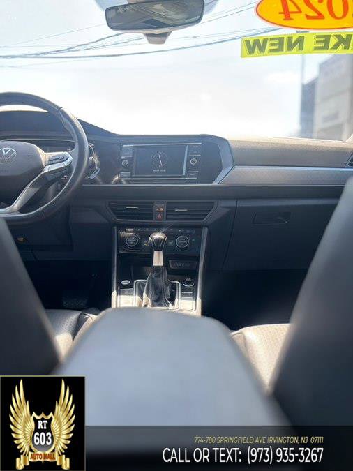 Used 2024 Volkswagen Jetta SE image 11