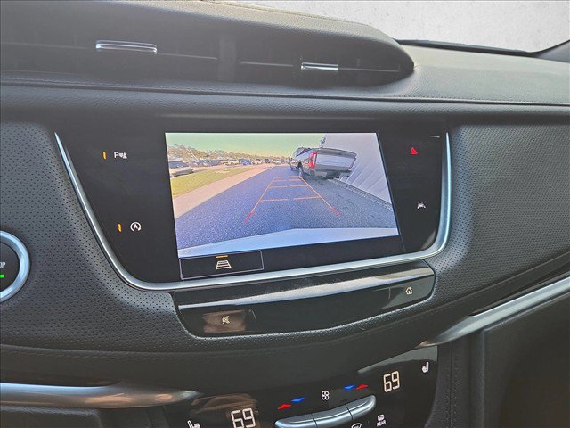 Used 2025 Cadillac XT6 Luxury FWD image 14