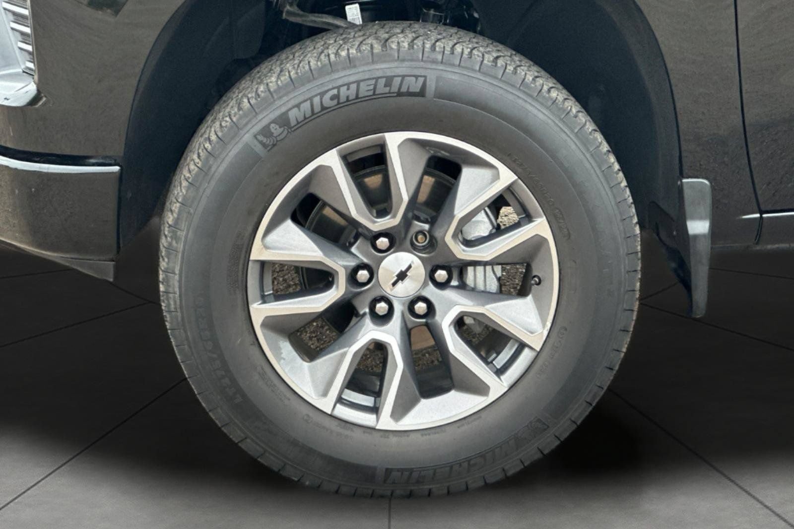 Used 2025 Chevrolet Silverado 1500 LT Trail Boss w/ LT Trail Boss Premium Package AWD/4WD image 32