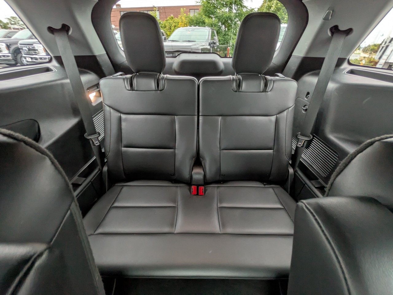 Used 2023 Ford Explorer XLT w/ Equipment Group 202A AWD/4WD image 16