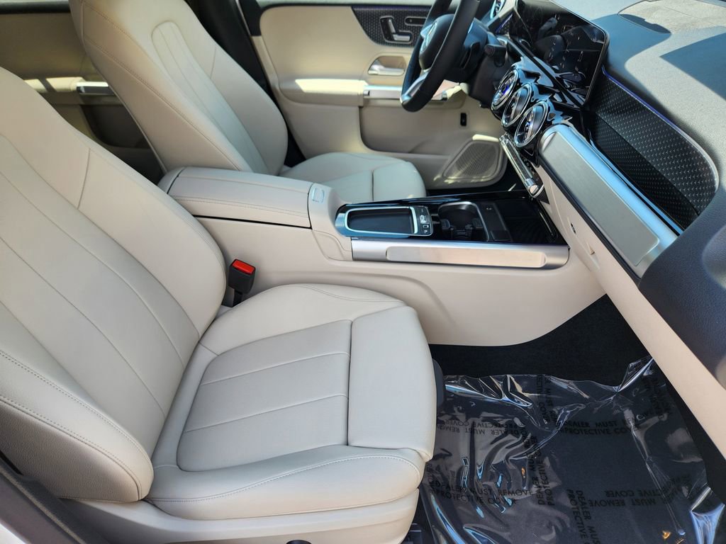 New 2025 Mercedes-Benz GLB 250 4MATIC image 13