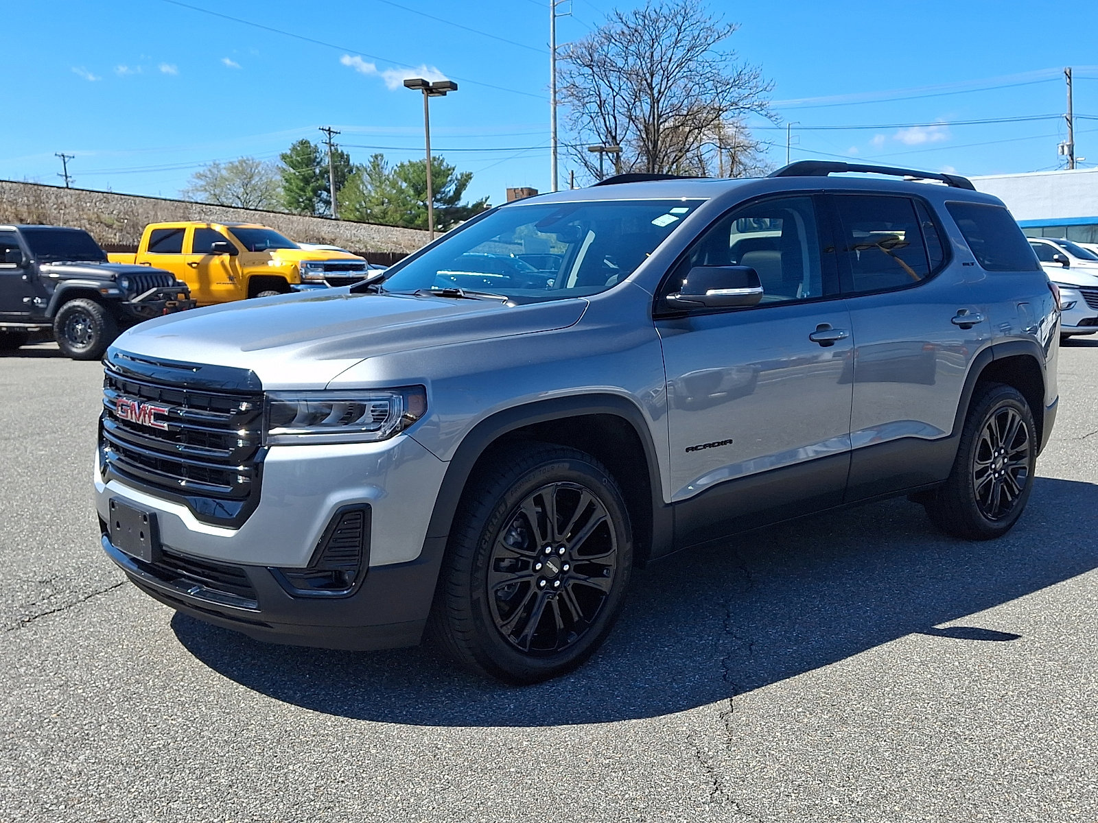 Used 2023 GMC Acadia SLT w/ Elevation Edition image 3