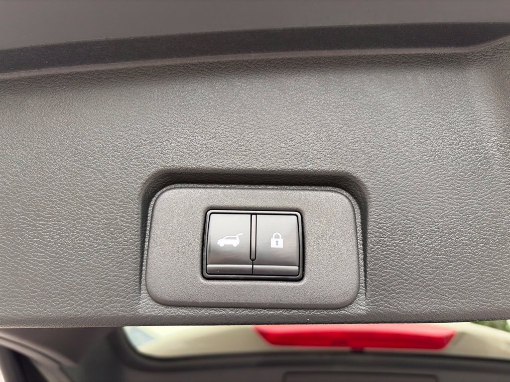 Certified 2025 Nissan Rogue SV FWD image 25