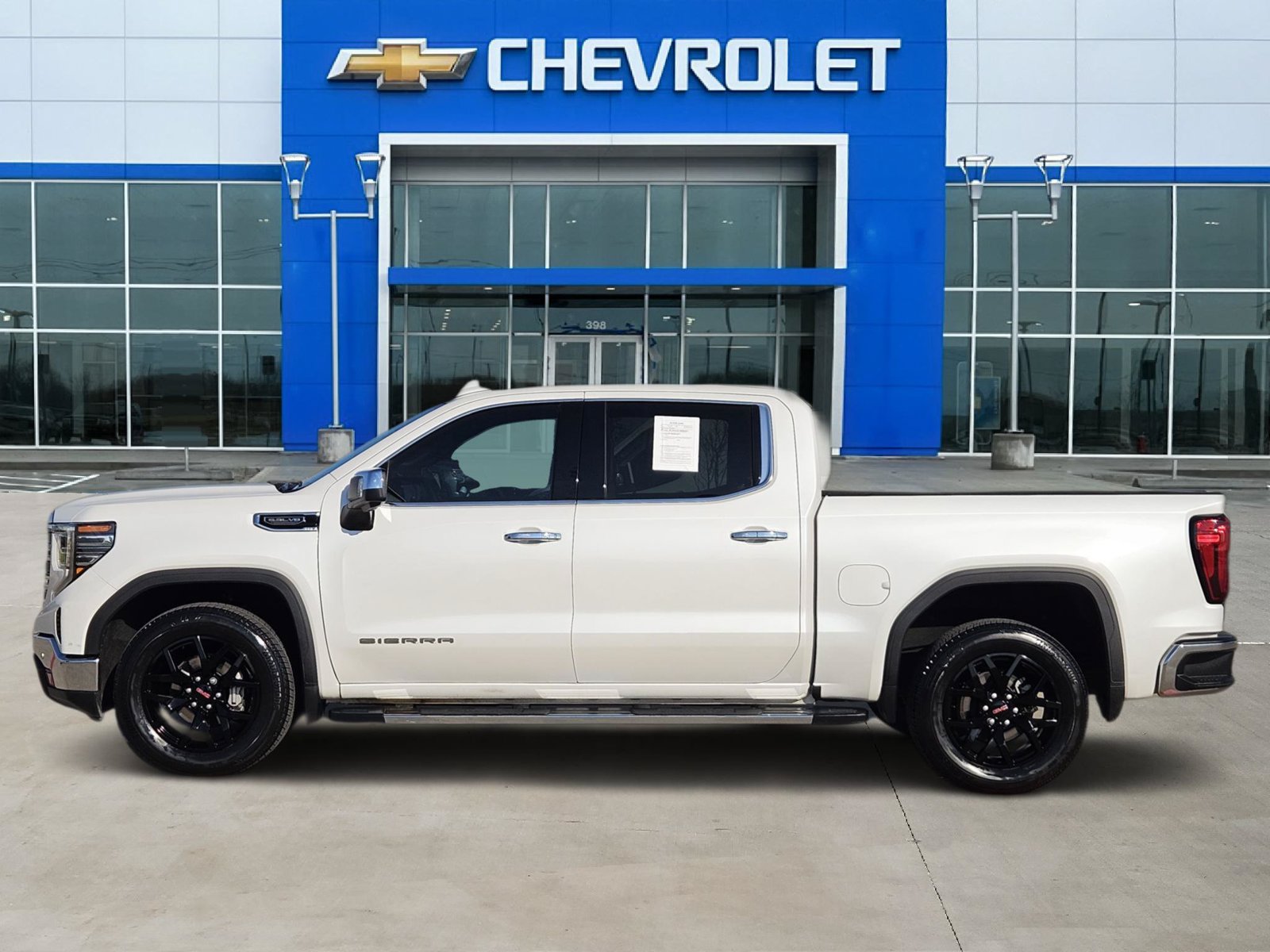 Certified 2024 GMC Sierra 1500 SLT w/ SLT Premium Plus Package RWD image 3