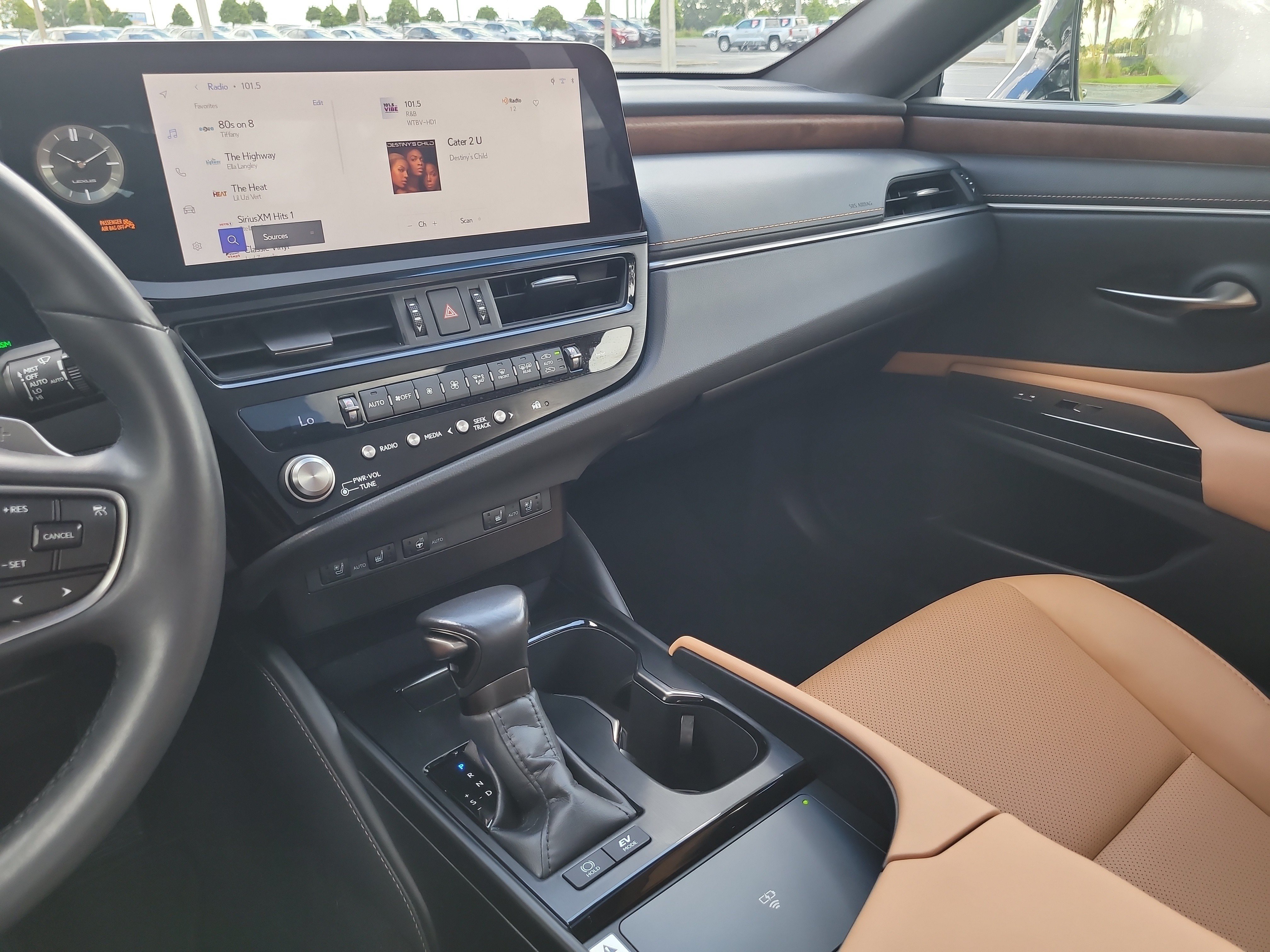 Used 2025 Lexus ES 300h w/ Premium Package FWD image 21