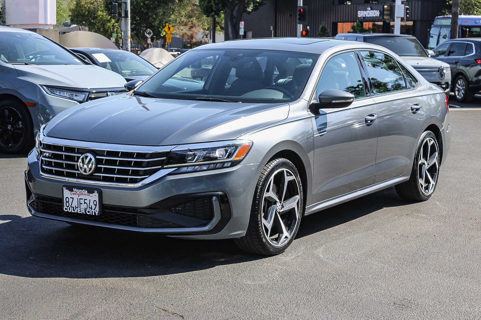 Used 2021 Volkswagen Passat 2.0T R-Line image 3