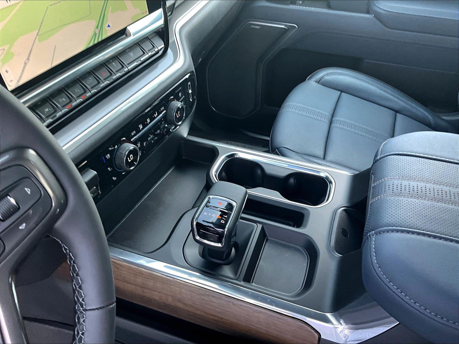 New 2026 Chevrolet Silverado 1500 High Country w/ High Country Premium Package AWD/4WD image 12