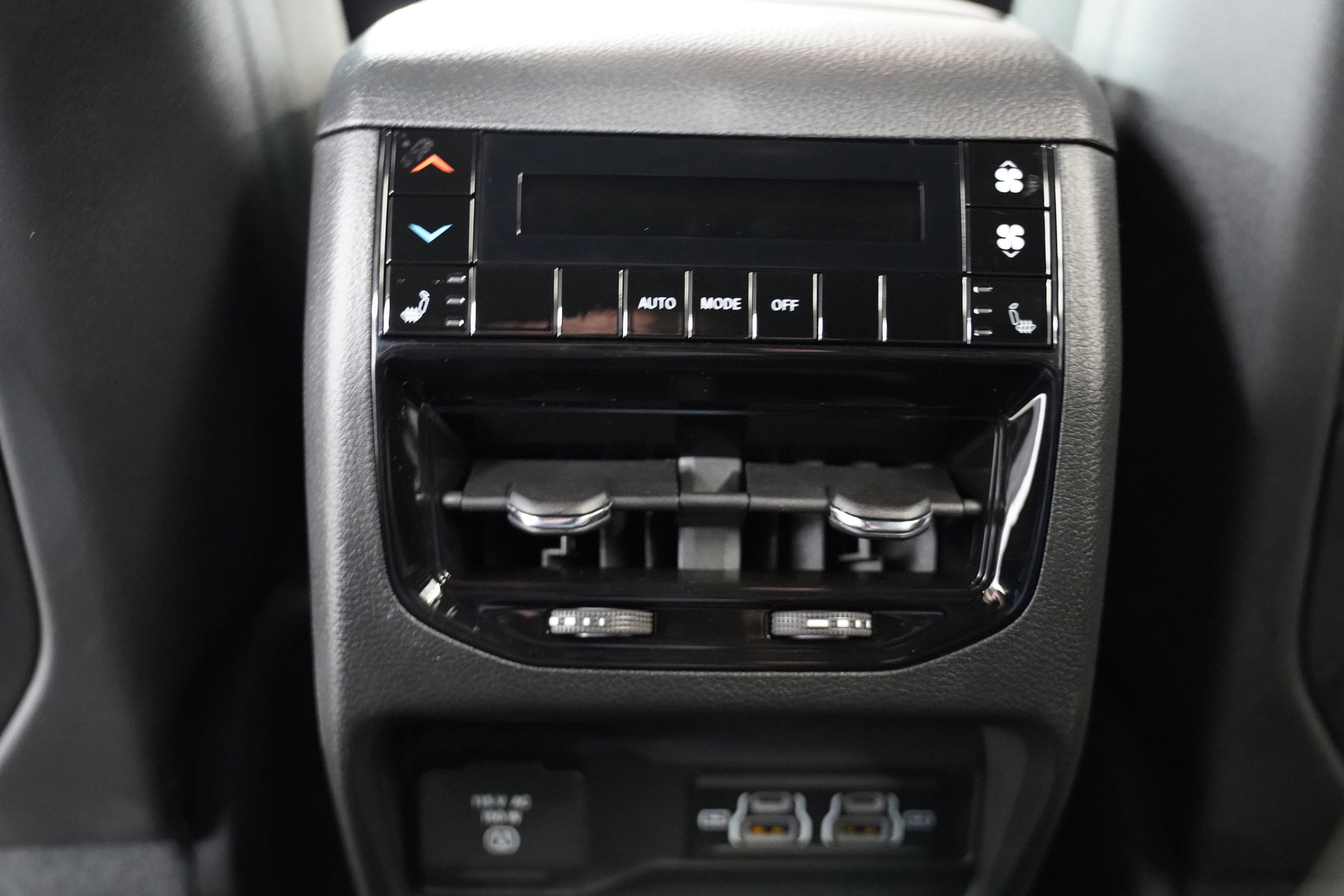 New 2025 Jeep Grand Cherokee L Limited image 6