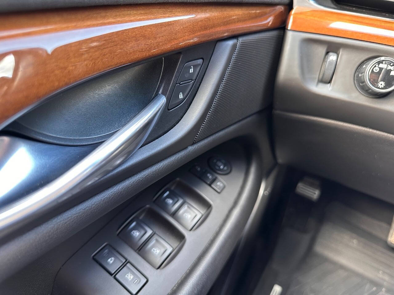 Used 2017 Cadillac Escalade Luxury AWD/4WD image 21