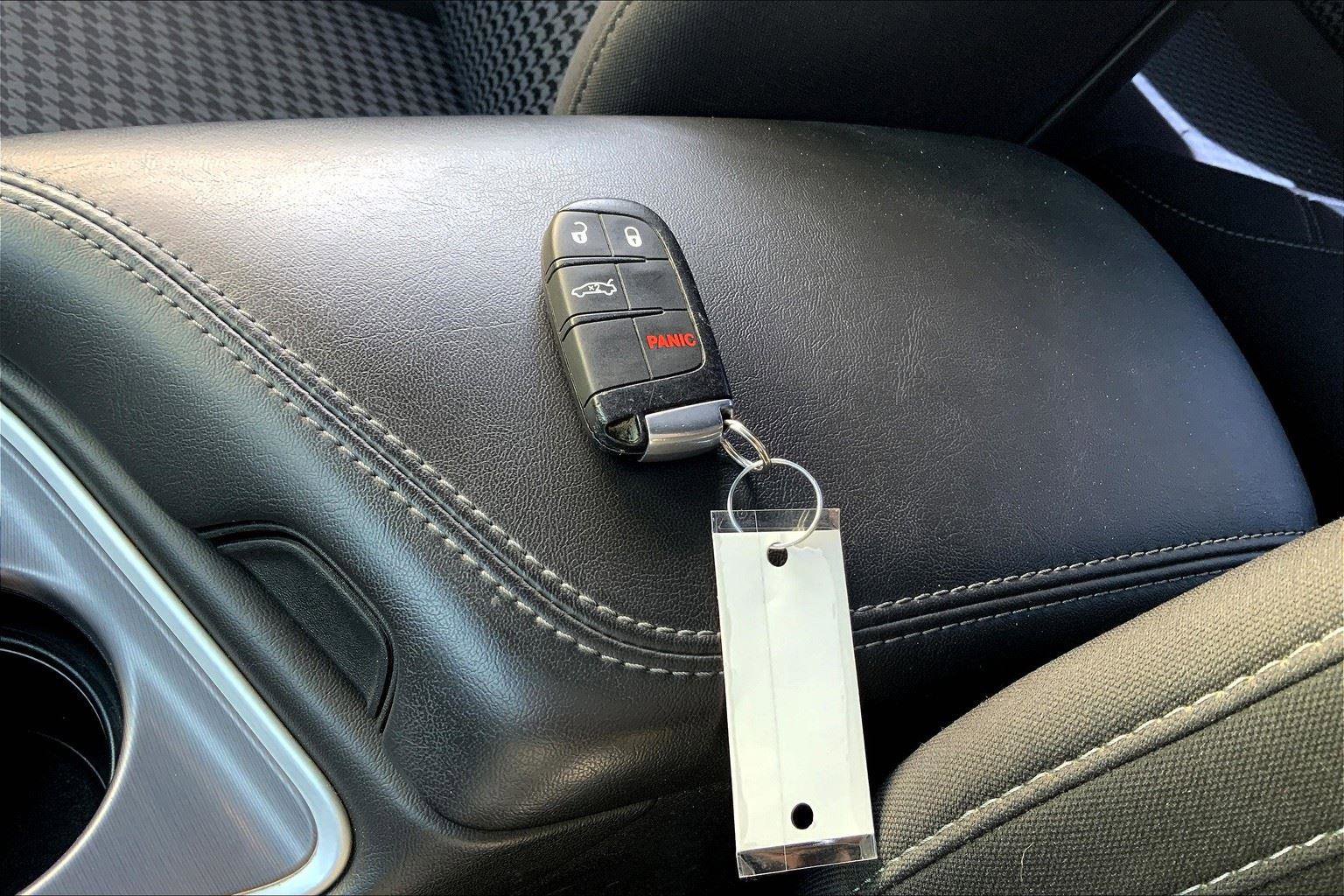 Used 2019 Dodge Challenger SXT image 9