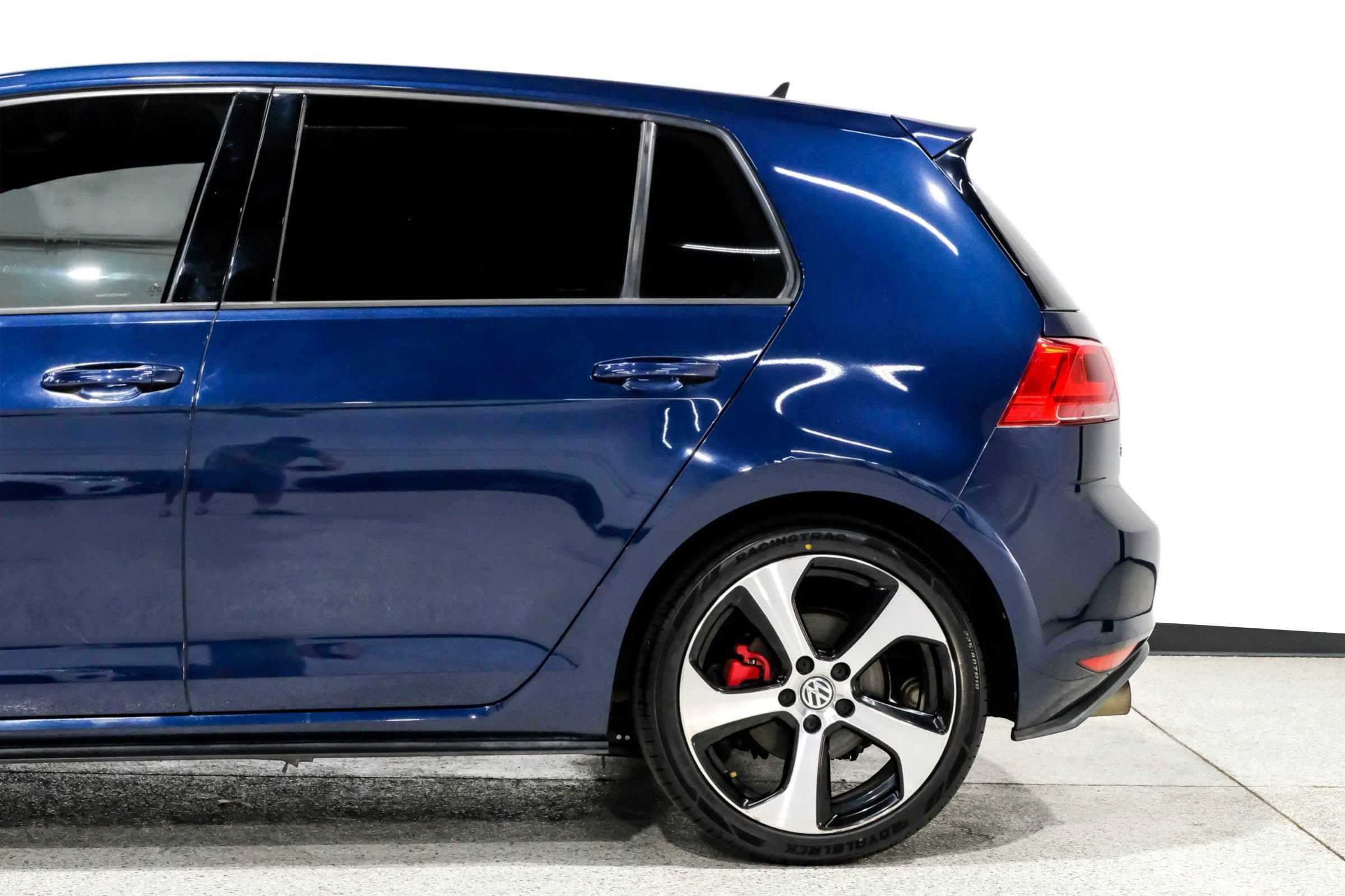 Used 2015 Volkswagen GTI SE FWD image 18