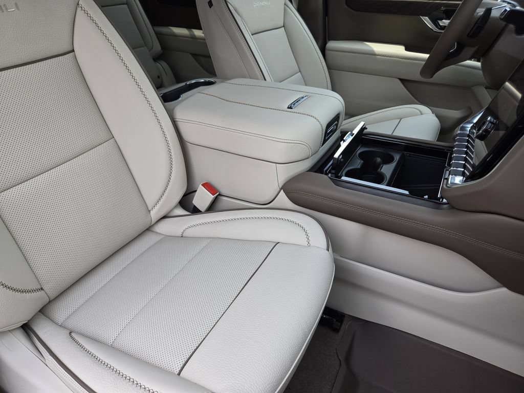 New 2026 GMC Yukon XL Denali w/ LPO, Floor Liner Package AWD/4WD image 9
