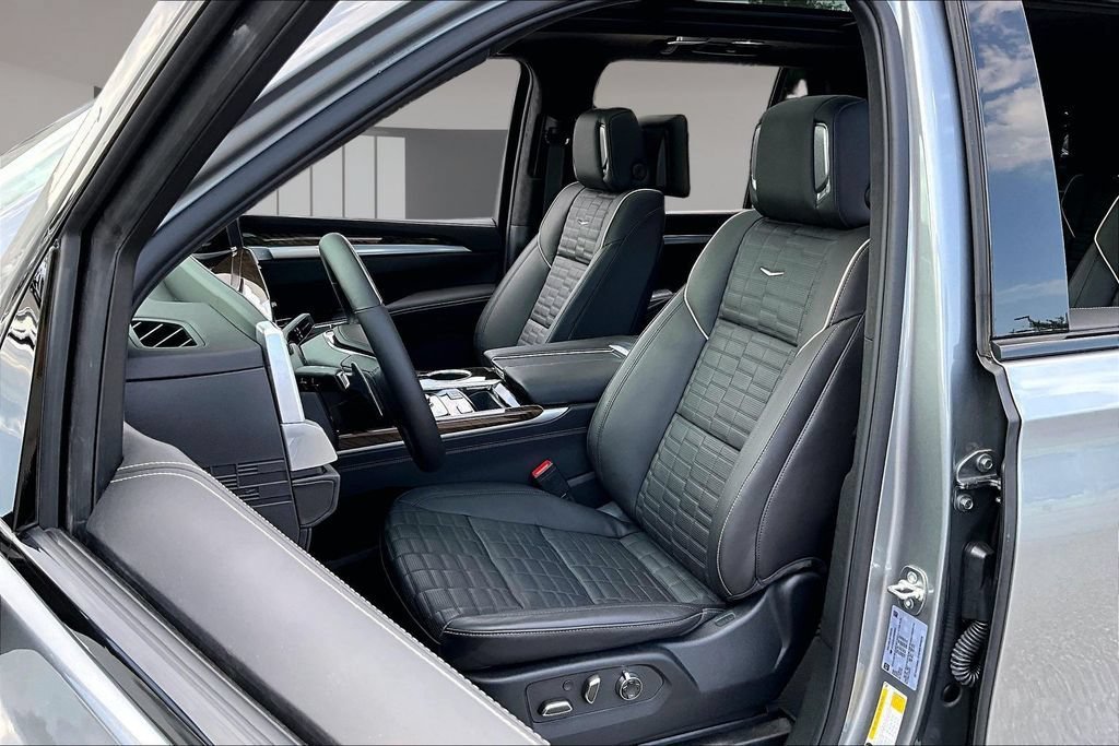 New 2026 Cadillac Escalade Platinum Sport w/ LPO, ONYX Package AWD/4WD image 9