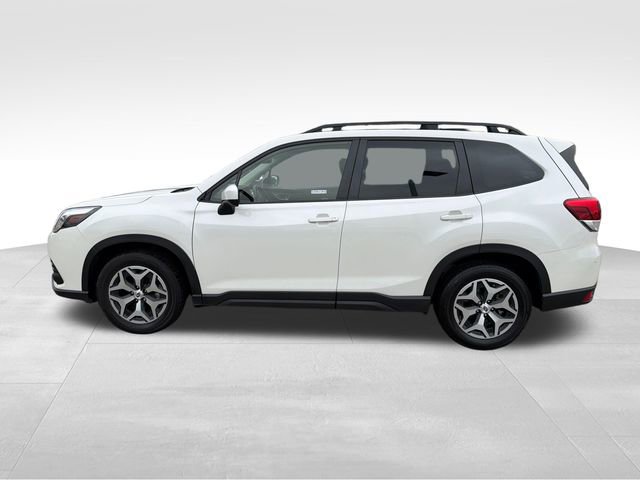 Used 2023 Subaru Forester Premium image 4