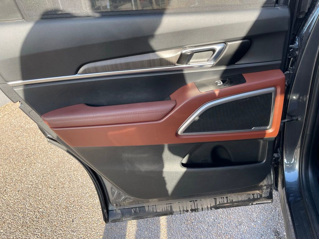 Used 2024 Kia Telluride EX w/ EX Captain's Chair Package image 14