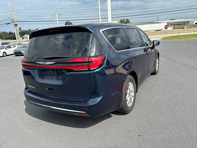 Used 2024 Chrysler Pacifica Touring-L FWD image 10