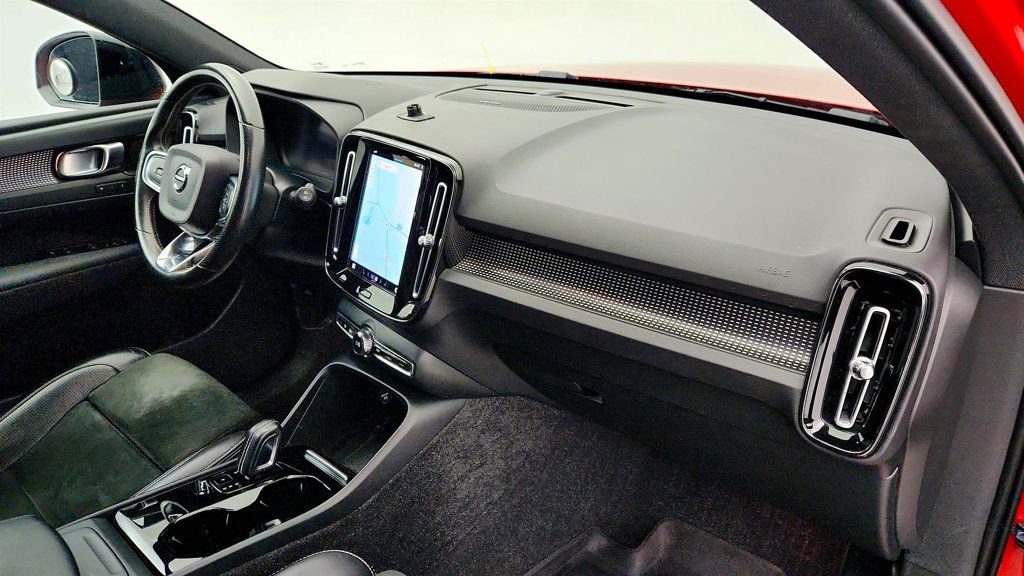 Used 2021 Volvo XC40 P8 Recharge image 25