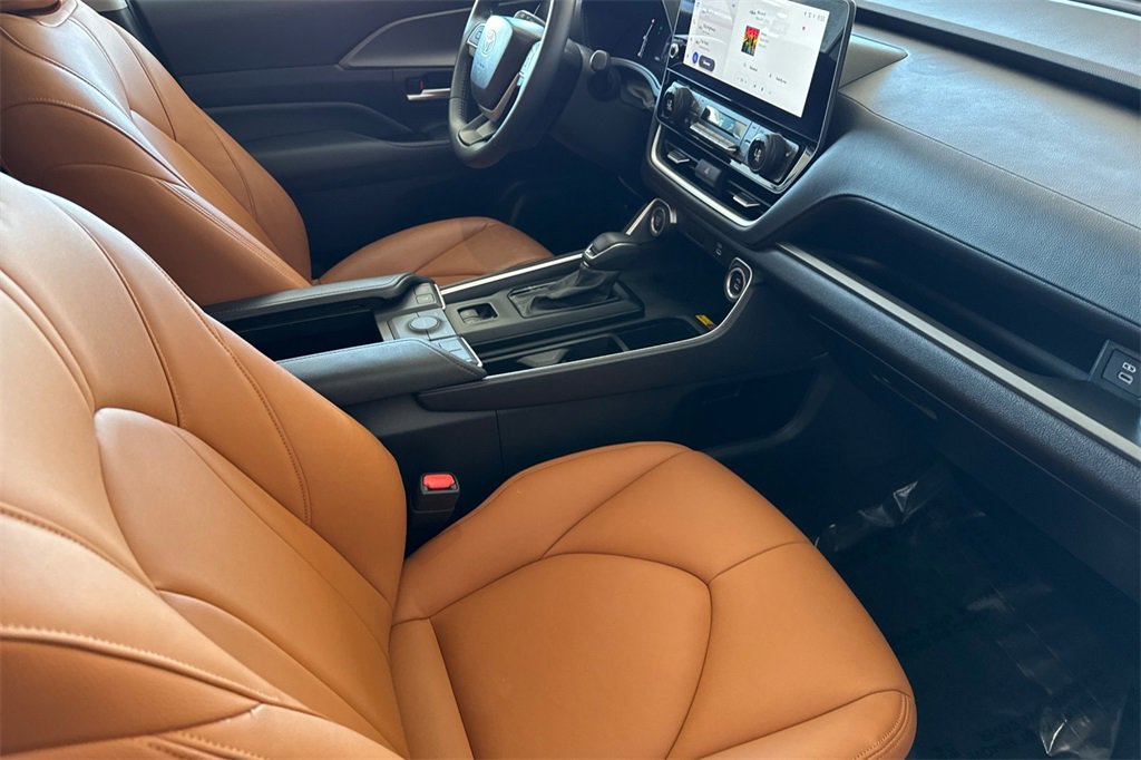 Used 2024 Toyota Grand Highlander XLE image 19