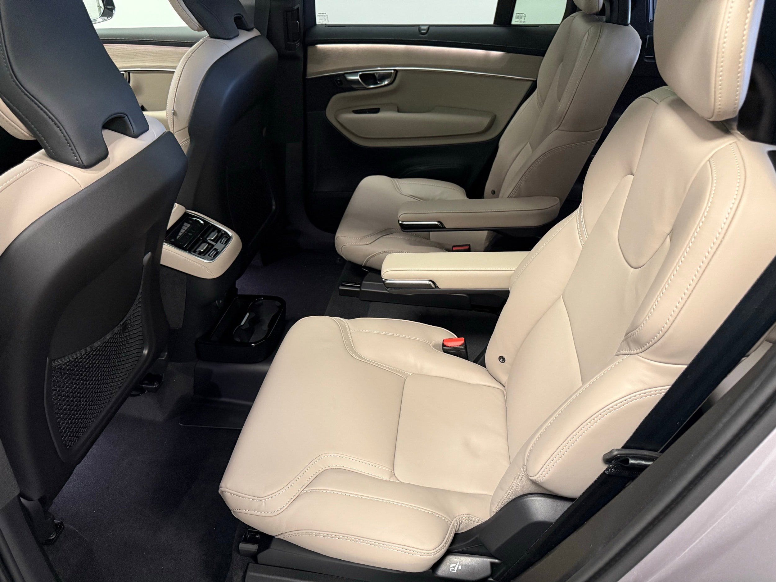 Used 2026 Volvo XC90 B6 Ultra w/ Protection Package Premier AWD/4WD image 32