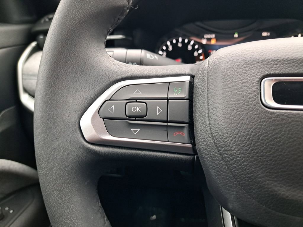 Used 2023 Jeep Compass Latitude image 29