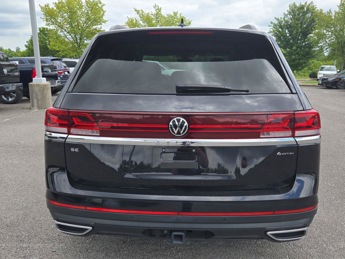 Used 2025 Volkswagen Atlas SE AWD/4WD image 6